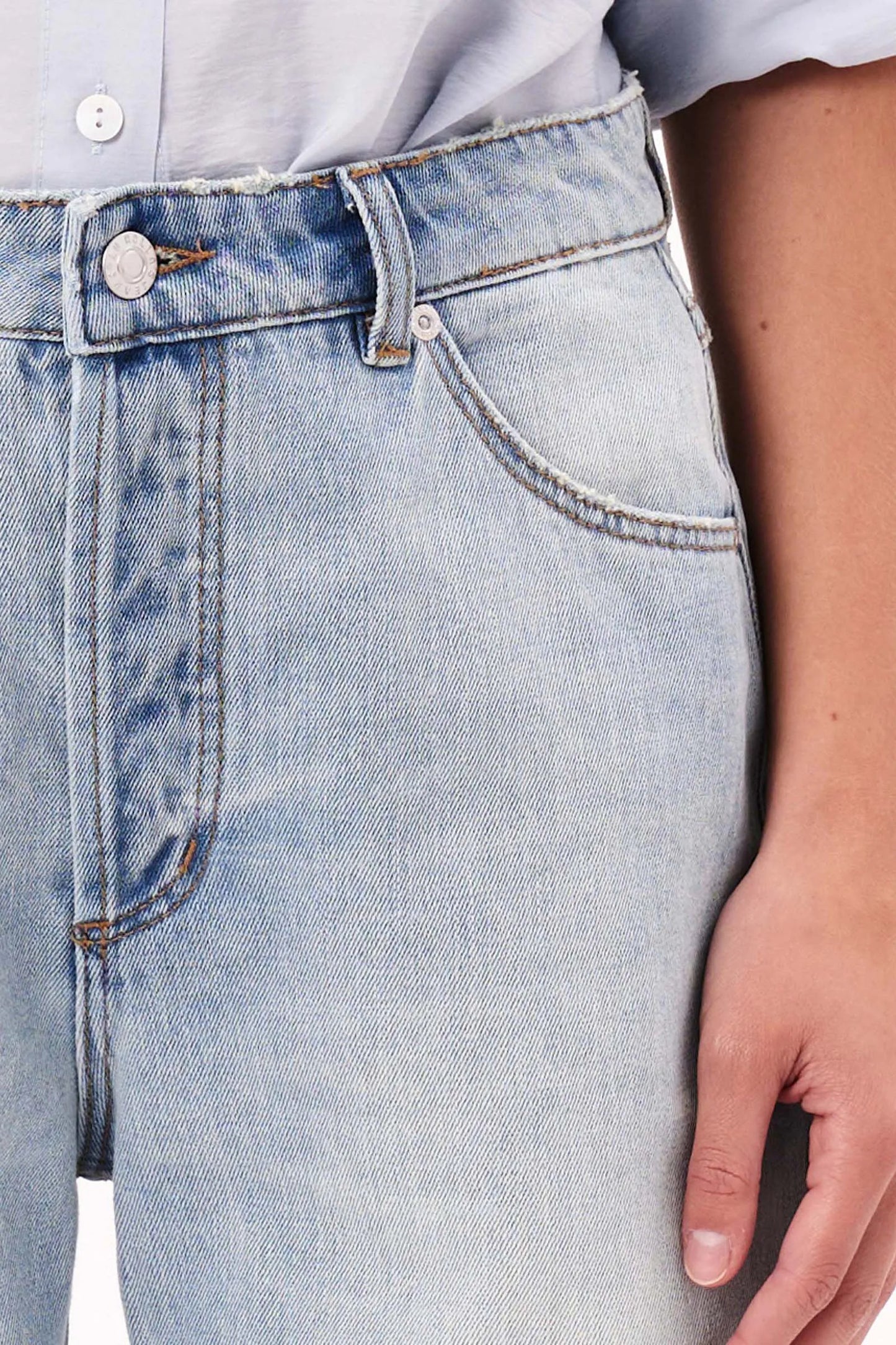 Rolla’s 90’s Relaxed Faded Blue Jean Light Vintage Blue