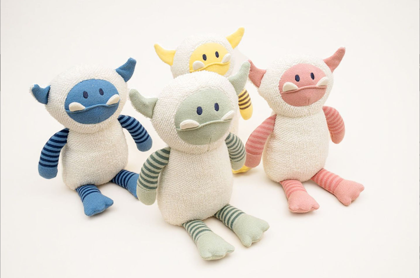 D)Lux Frostie Yeti Knit Toy