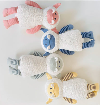 D)Lux Frostie Yeti Knit Toy