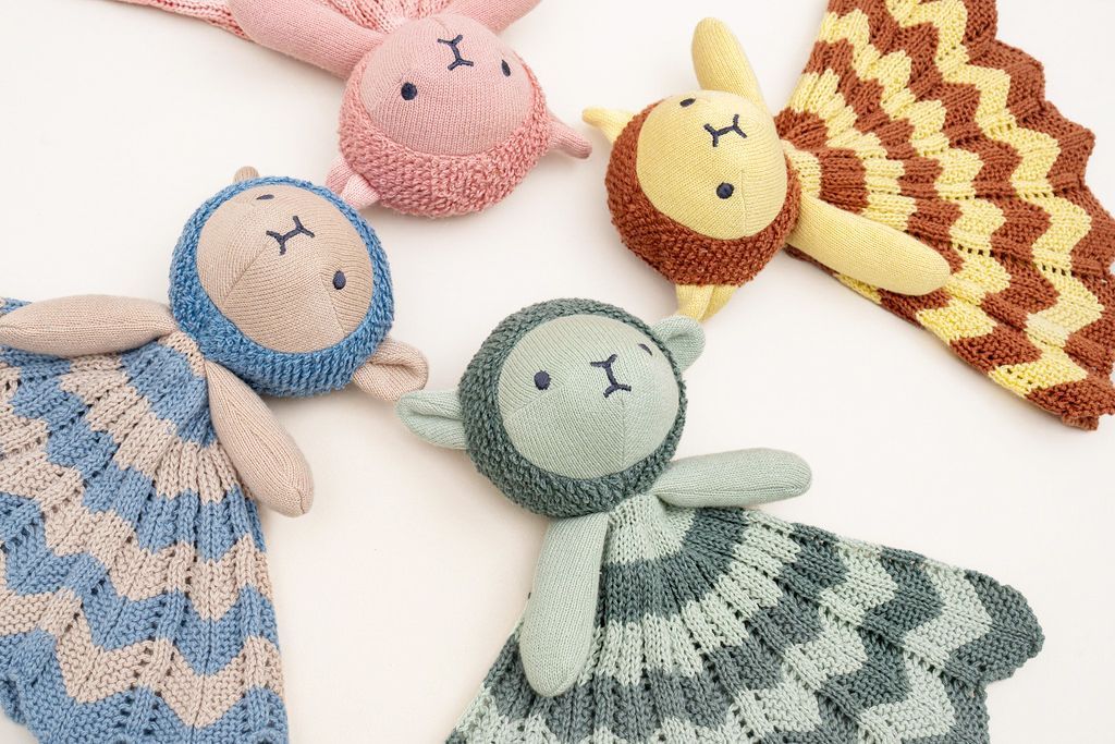 D)Lux Snuggle Sheep Knit Comforter